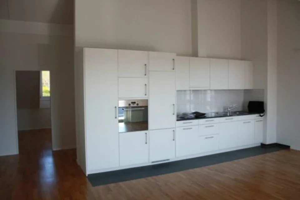 Appartamento mansardato soleggiato di 4,5 locali con standard di proprietà
