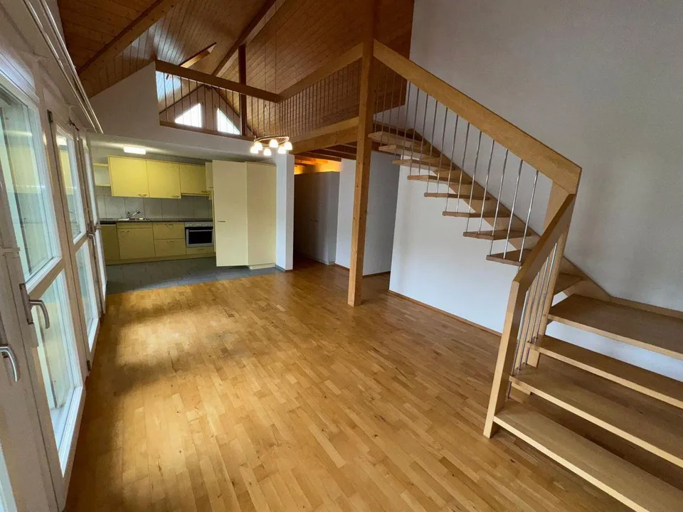 Appartement en duplex moderne de 4.5 pièces dans un endroit idyllique