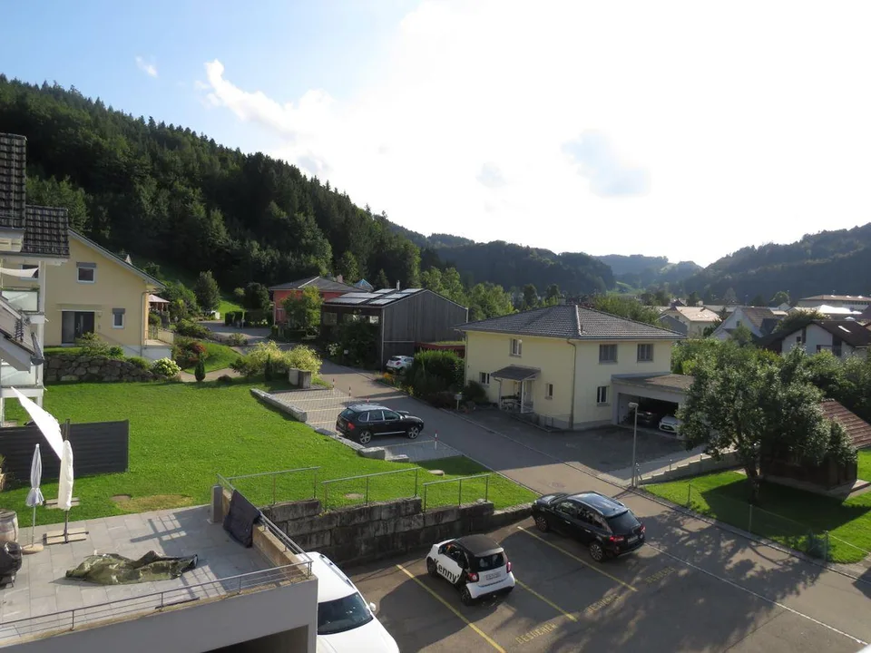 Appartement en duplex moderne de 4.5 pièces dans un endroit idyllique