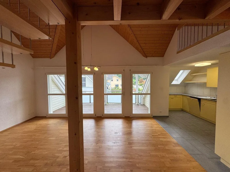 Appartement en duplex moderne de 4.5 pièces dans un endroit idyllique