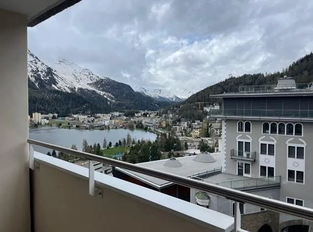 Wohnung mit Seesicht mitten in St. Moritz