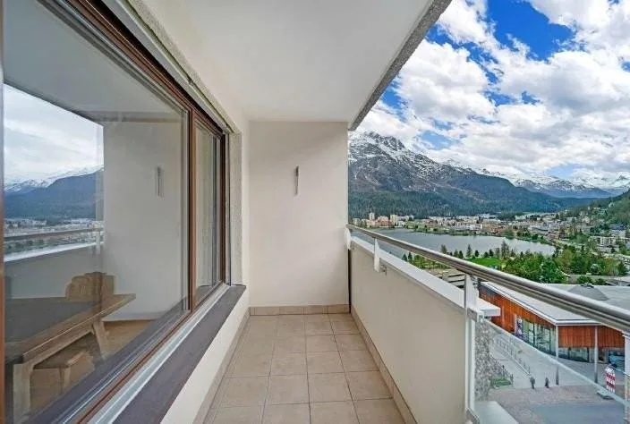 Wohnung mit Seesicht mitten in St. Moritz