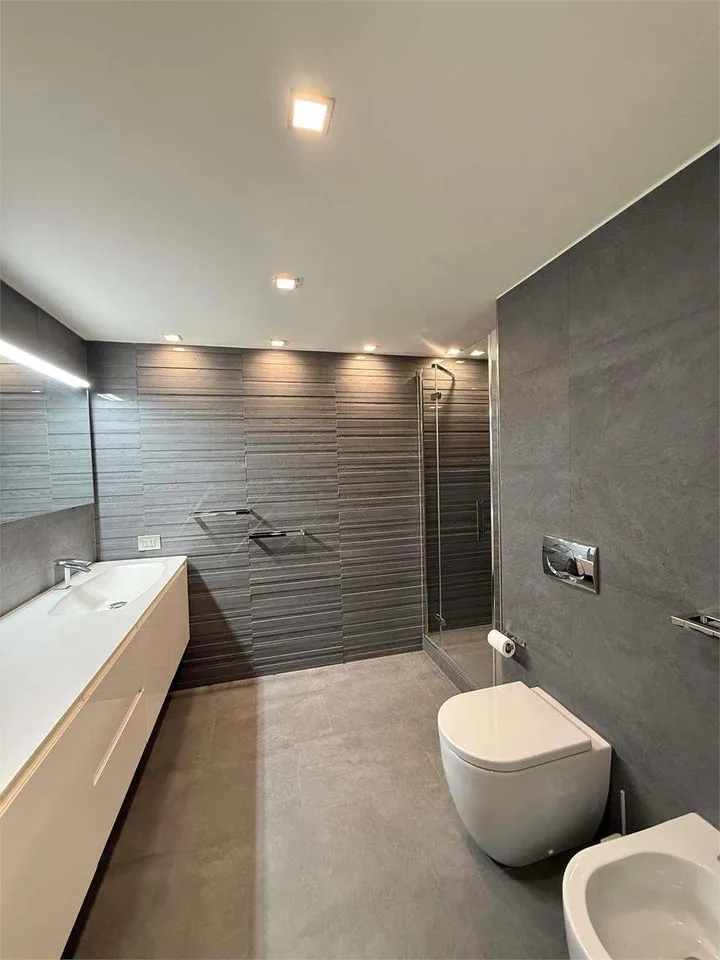 Morcote, Prachtvolle 2,5-Zimmer-Wohnung mit Pool und Zugang zum See – Foto 11 von 13