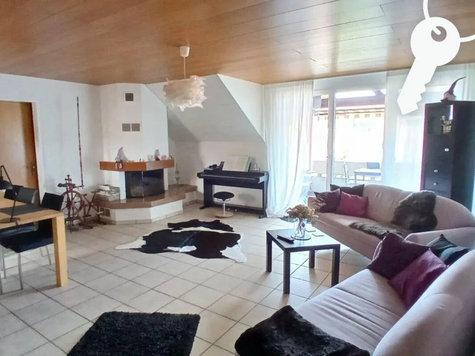 Gemütliche 3.5-Zimmer-Dachwohnung an ruhiger Waldrandlage