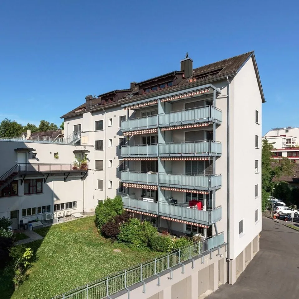 Grosszügige 4- Zimmerwohnung in Zürich-Oerlikon