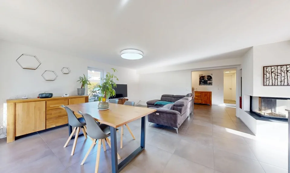 Villa mit Dachterrasse und freier Sicht