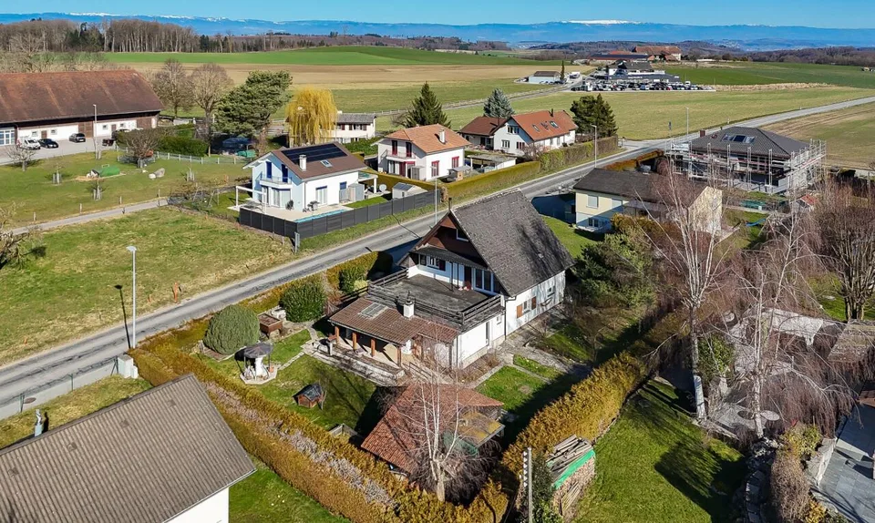 Villa mit Dachterrasse und freier Sicht