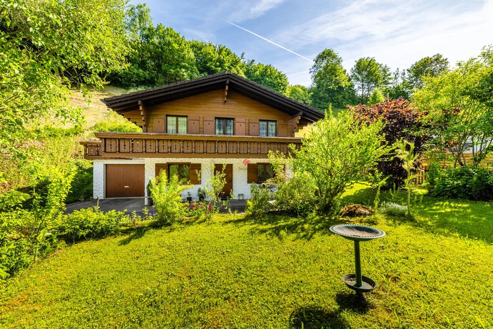 Rückzugsort im Grünen – Charmantes Chalet mit viel Umschwung