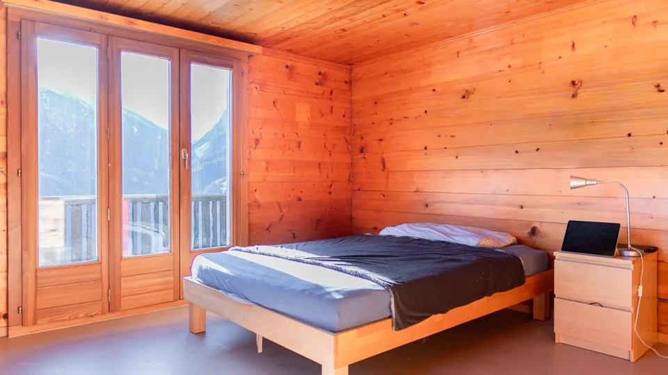 Casa a due famiglie e stalla con una vista meravigliosa e un sole perfetto – foto 8 di 24