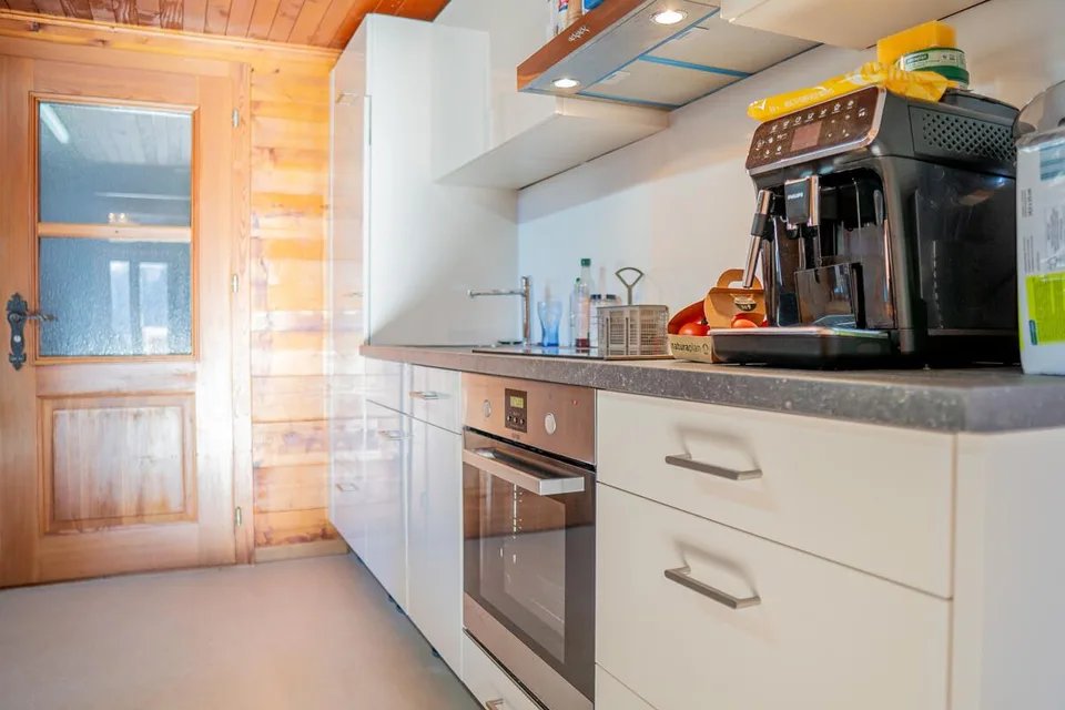 Casa a due famiglie e stalla con una vista meravigliosa e un sole perfetto – foto 10 di 24