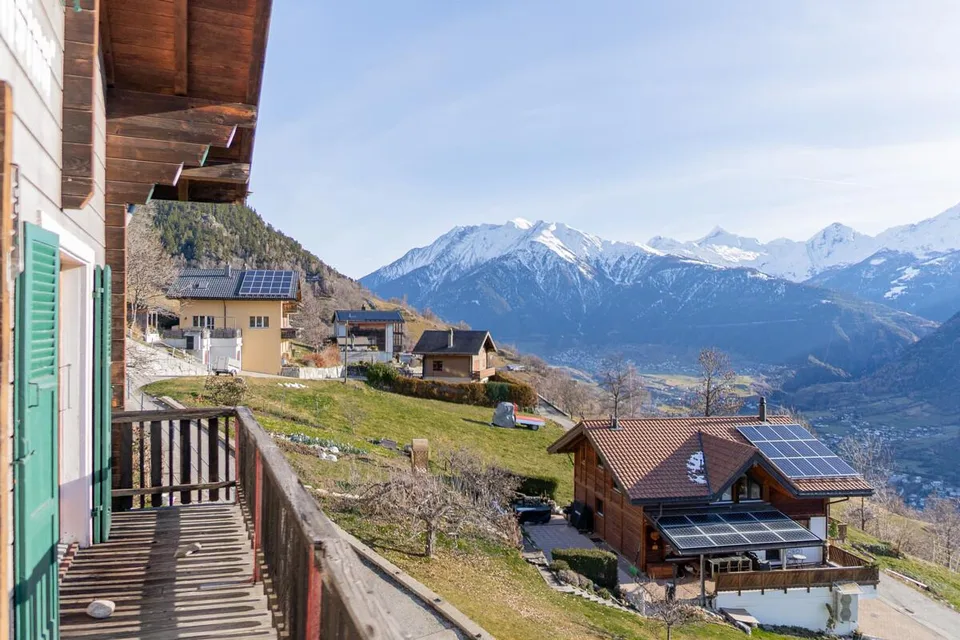 Zweifamilienhaus und Stall mit toller Aussicht und bester Besonnung...