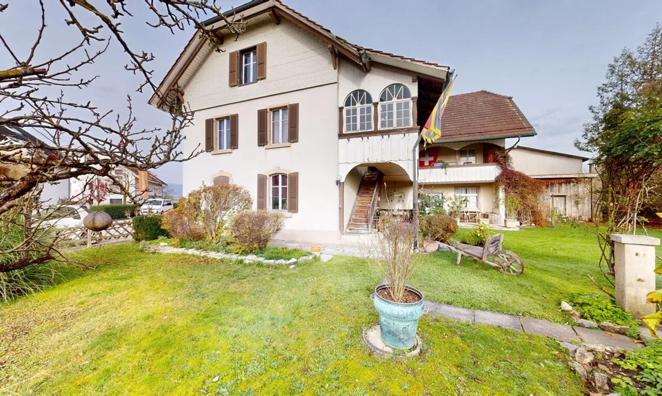 Charmantes Zweifamilienhaus mit Potenzial in Kappelen