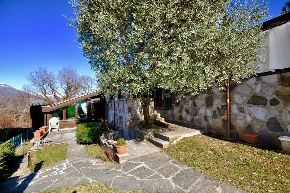 Villa tradizionale con vista lago di Lugano in vendita a Montagnola