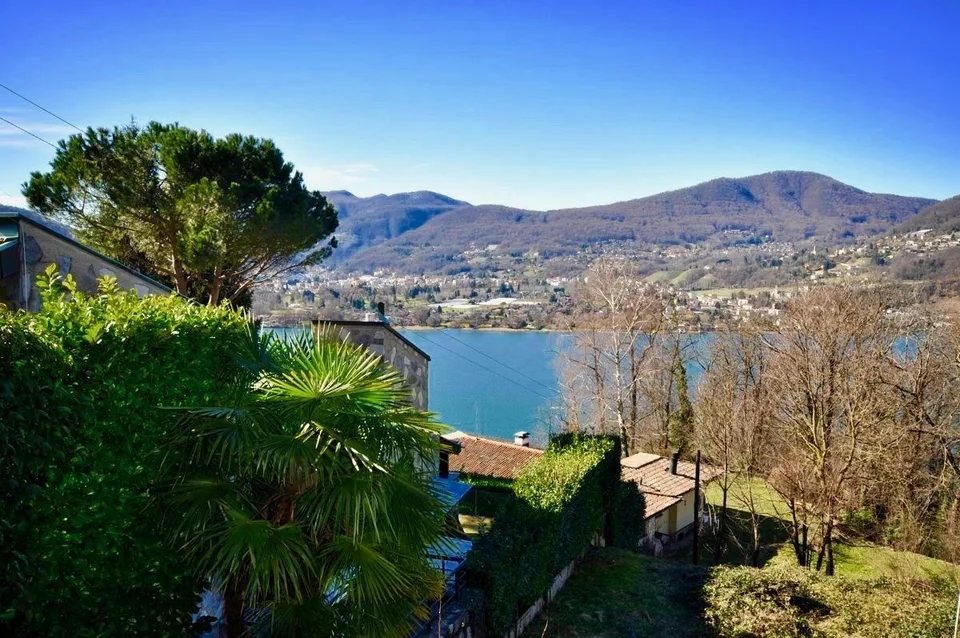 Villa tradizionale con vista lago di Lugano in vendita a Montagnola