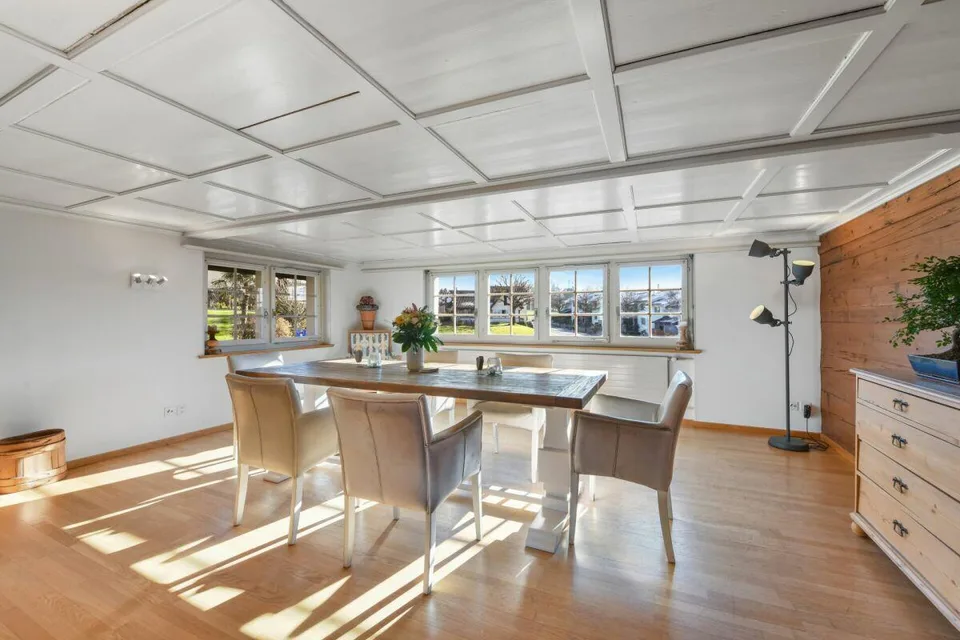 6.5 ZIMMER DOPPELEINFAMILIENHAUS MIT GROSSEM GARTEN UND EINLIEGERWO...