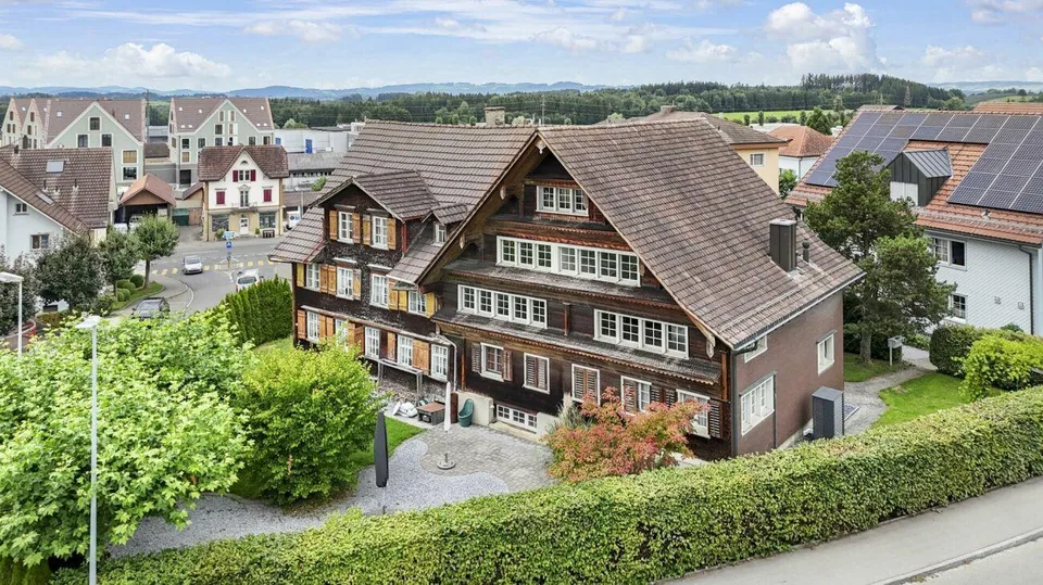 6.5 ZIMMER DOPPELEINFAMILIENHAUS MIT GROSSEM GARTEN UND EINLIEGERWO...