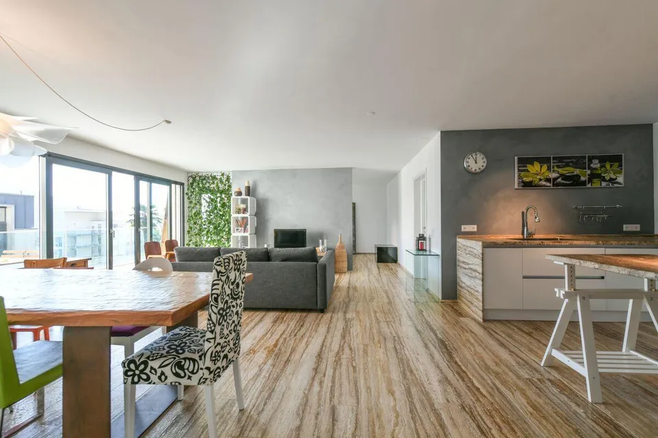 Bellissimo 3.5 locali moderno con parziale vista lago | Sehr schöne...