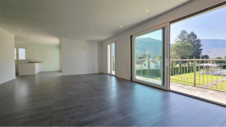 CASLANO - GROßZÜGIGES 6.5 ZIMMER-WOHNUNG MIT SCHWIMMBAD ZUM VERKAUF