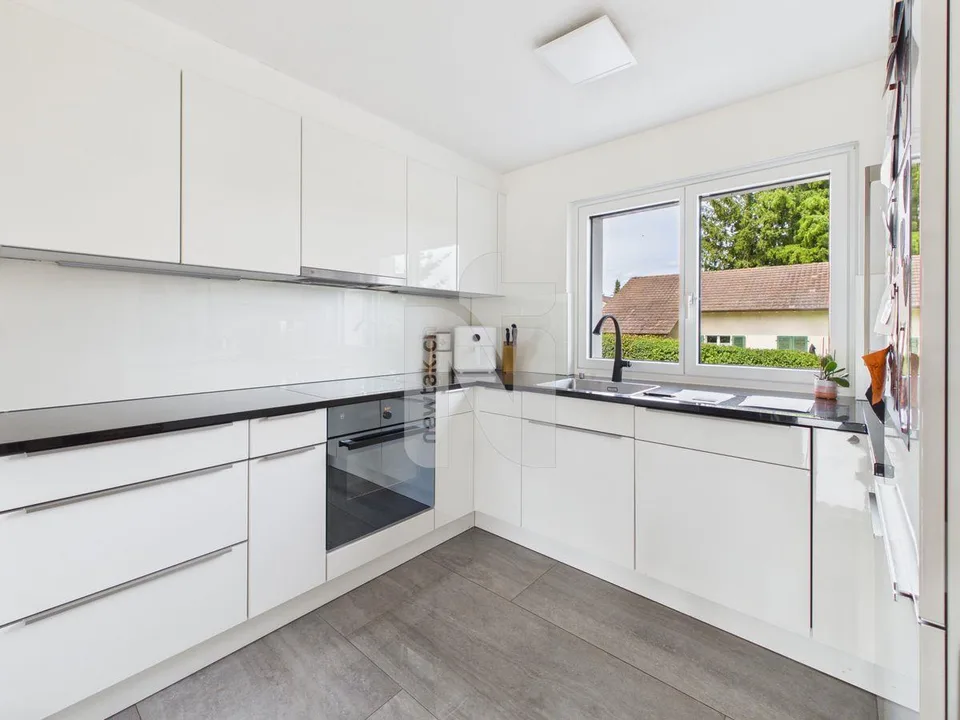 Familienfreundlich, modern und einzugsbereit - mit Garten und Blick...