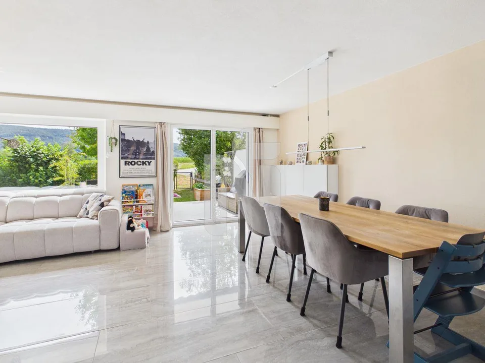 Familienfreundlich, modern und einzugsbereit - mit Garten und Blick...