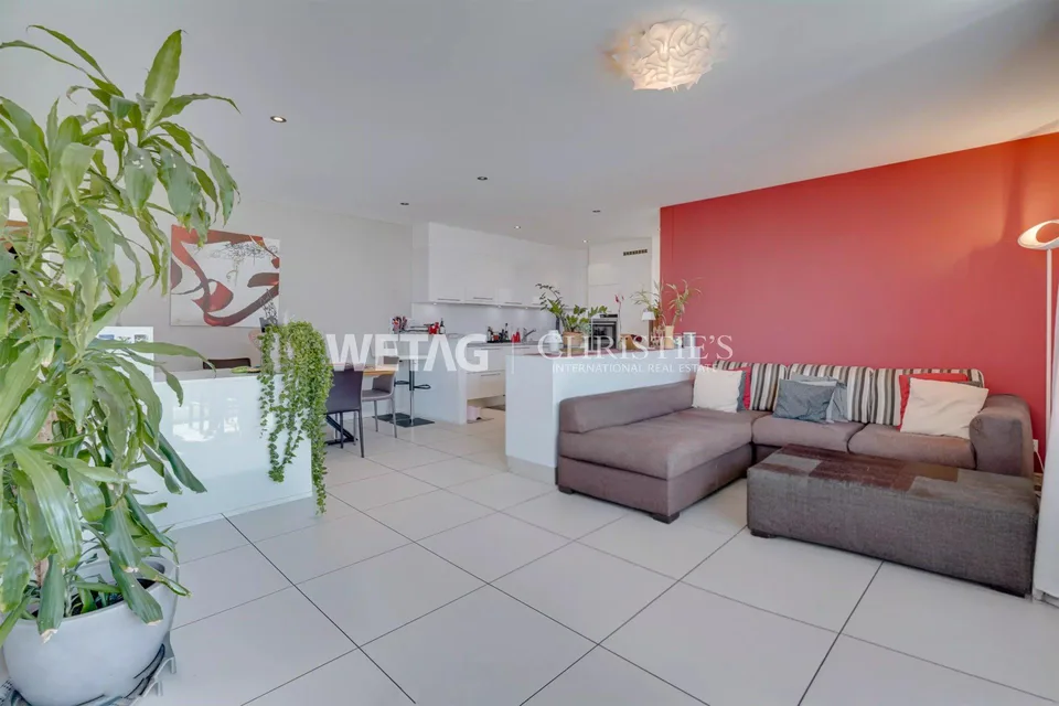 Gordola: Comfortable & Modern Apartment with Covered Terrace for Sale