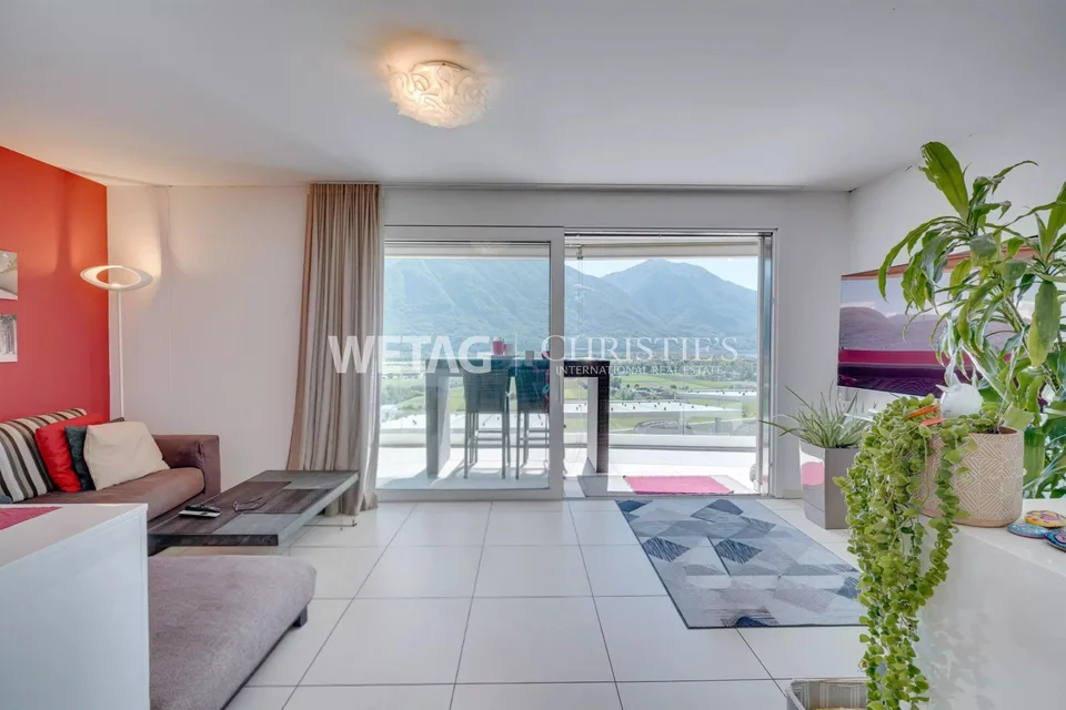 Gordola: Comfortable & Modern Apartment with Covered Terrace for Sale