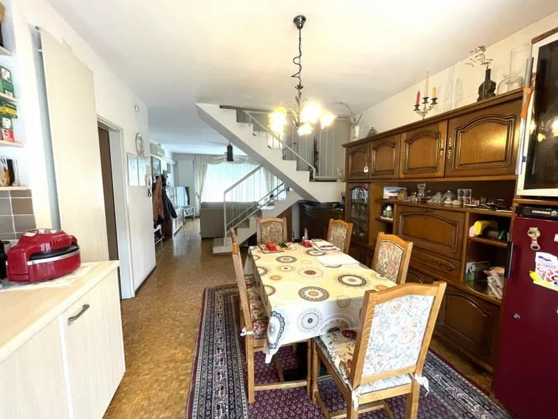 APPARTEMENT DUPLEX LUMINEUX DE 4.5 PIÈCES AVEC BALCONS ET VUE DÉGAGÉE SUR LES COLLINES ENVIRONNANTES. – photo 8 sur 13