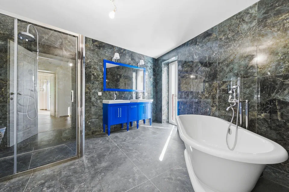 Luxuriöse Villa in einem Wohnviertel, nur wenige Schritte von der Stadt entfernt – Foto 15 von 16