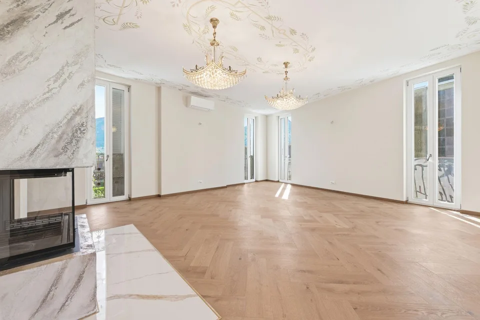 Luxuriöse Villa in einem Wohnviertel, nur wenige Schritte von der Stadt entfernt – Foto 10 von 16
