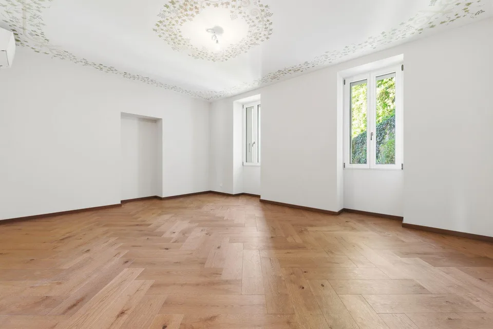 Luxuriöse Villa in einem Wohnviertel, nur wenige Schritte von der Stadt entfernt – Foto 6 von 16