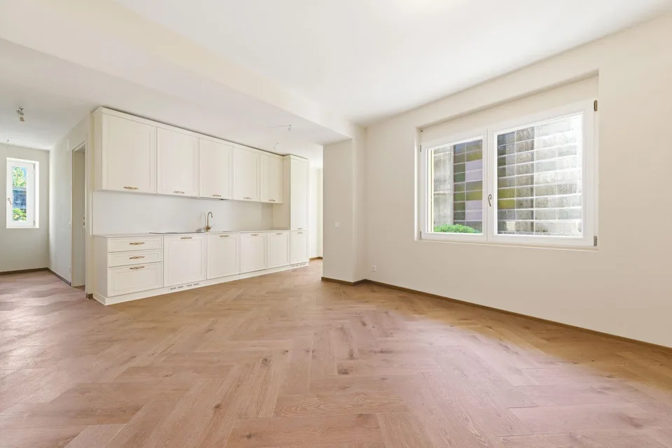 Luxuriöse Villa in einem Wohnviertel, nur wenige Schritte von der Stadt entfernt – Foto 13 von 16