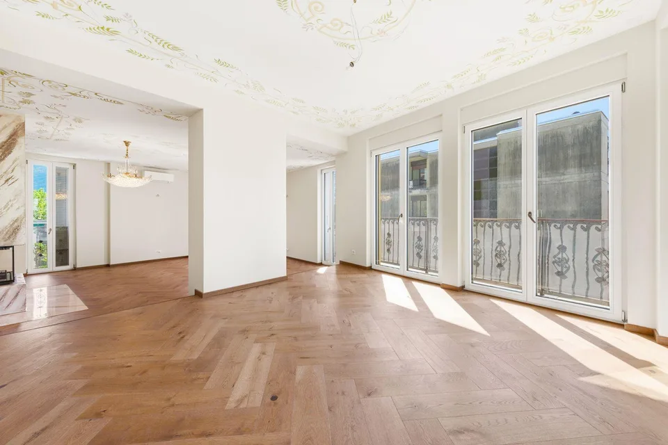 Luxuriöse Villa in einem Wohnviertel, nur wenige Schritte von der Stadt entfernt – Foto 11 von 16