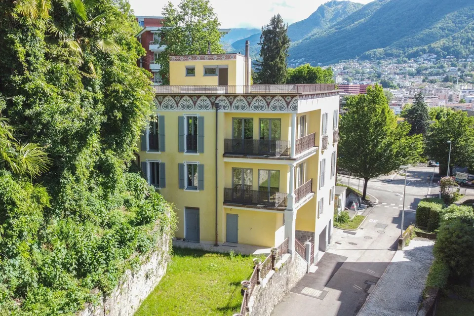Luxuriöse Villa in einem Wohnviertel, nur wenige Schritte von der Stadt entfernt