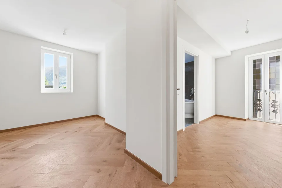 Luxuriöse Villa in einem Wohnviertel, nur wenige Schritte von der Stadt entfernt – Foto 12 von 16