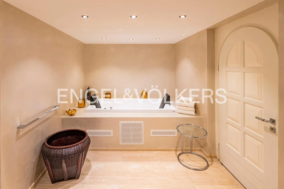 Villa exclusive, rénovée avec des matériaux de haute qualité, avec vue – photo 11 sur 13