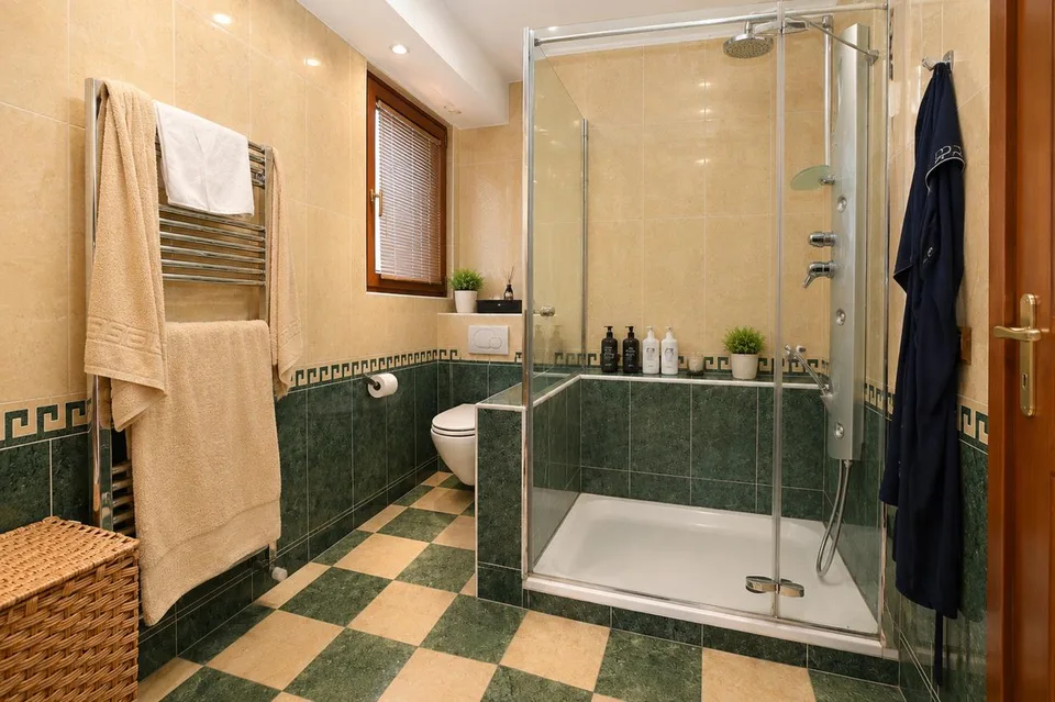 Prestigiosa Villa con Panoramica Vista Lago e Darsena Privata – Foto 17 von 21