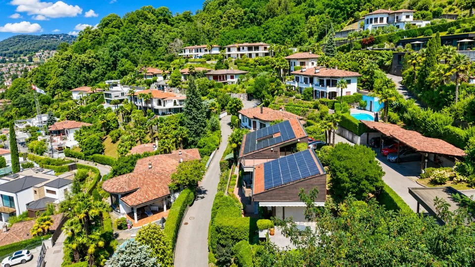Prestigiosa Villa con Panoramica Vista Lago e Darsena Privata – Foto 21 von 21