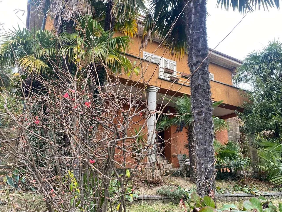 Elegantes Tessiner Haus aus den 60er Jahren zur Renovierung