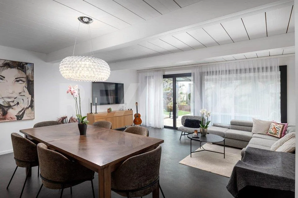 Gelegenheit - Moderne 6.5-Zimmer-Doppelhaushälfte in Galgenen zu ka...