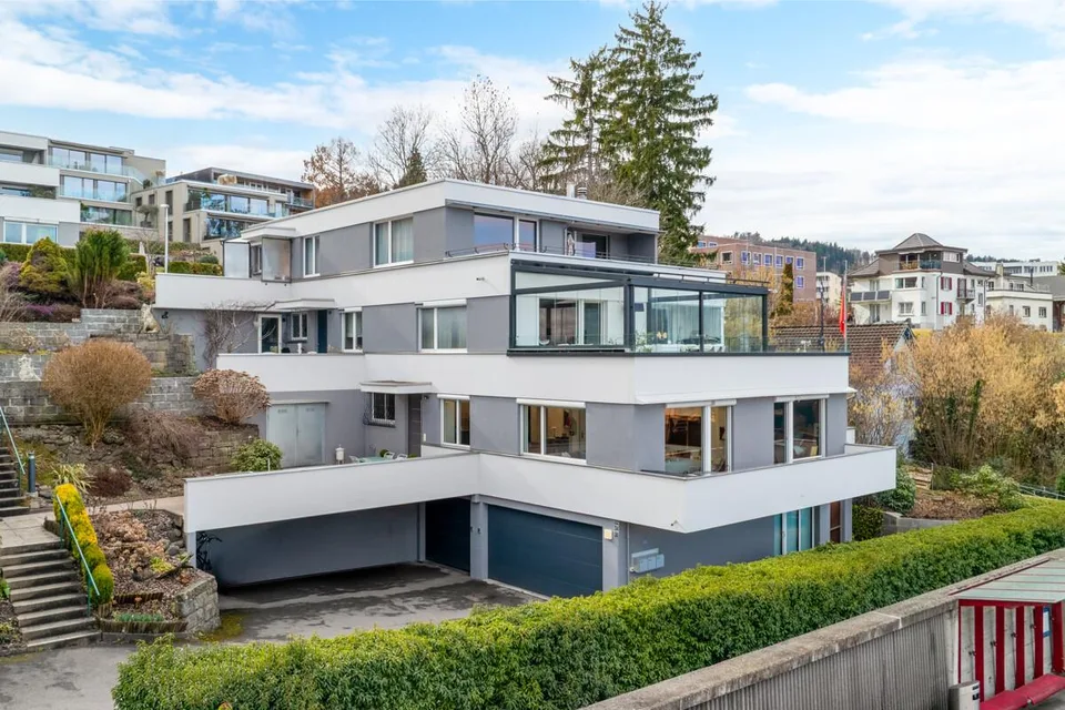 Horgen: Terrassenwohnung mit Studio und Sauna