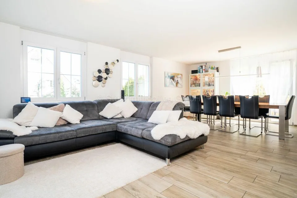 Topmodernes 5.5 Zimmer DEFH an ruhiger Lage