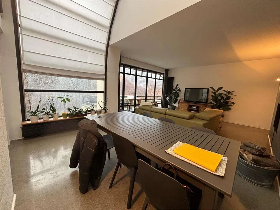 Villa panoramique exclusive immergée dans le verdure