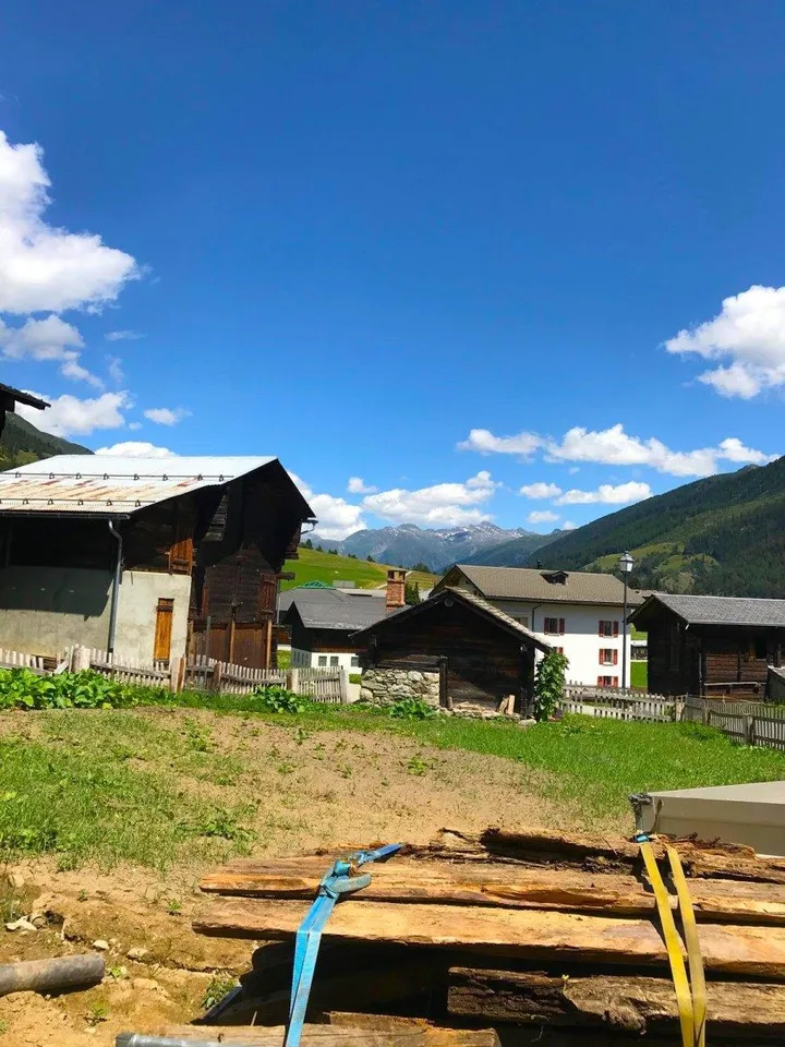 Fienile da ristrutturare in una posizione idilliaca a Goms – foto 7 di 11