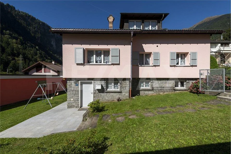 Casa con giardino a Faido