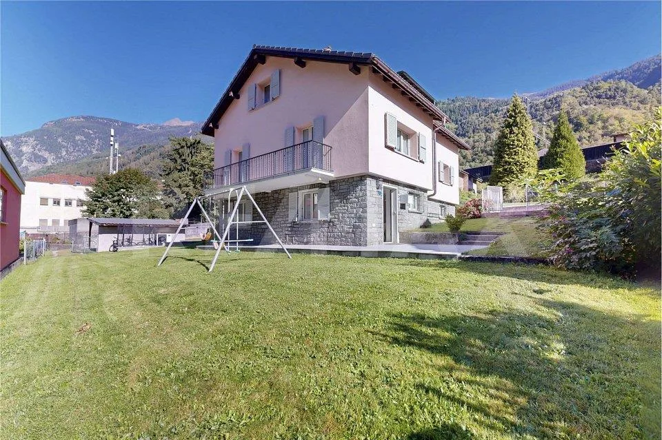 Casa con giardino a Faido