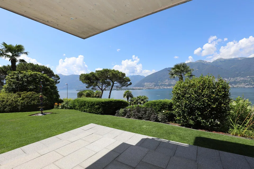 Einmalige Liegenschaft mit unverbaubarer Seesicht, drei Wohnungen, schöner Garten mit Pool – Foto 8 von 21