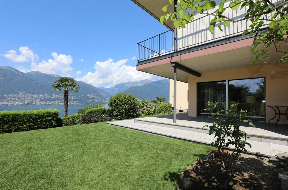 Einmalige Liegenschaft mit unverbaubarer Seesicht, drei Wohnungen, schöner Garten mit Pool – Foto 10 von 21