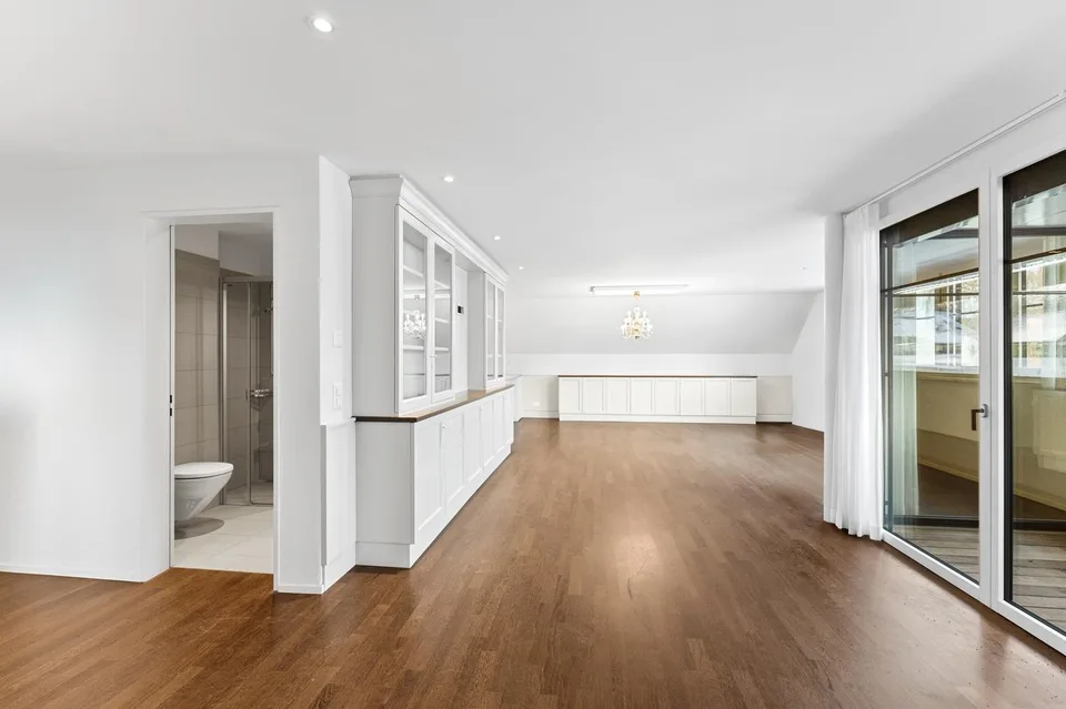 SCHÖNE 4.5 ZIMMER WOHNUNG 2. OG IN LÄNDLICHER UMGEBUNG