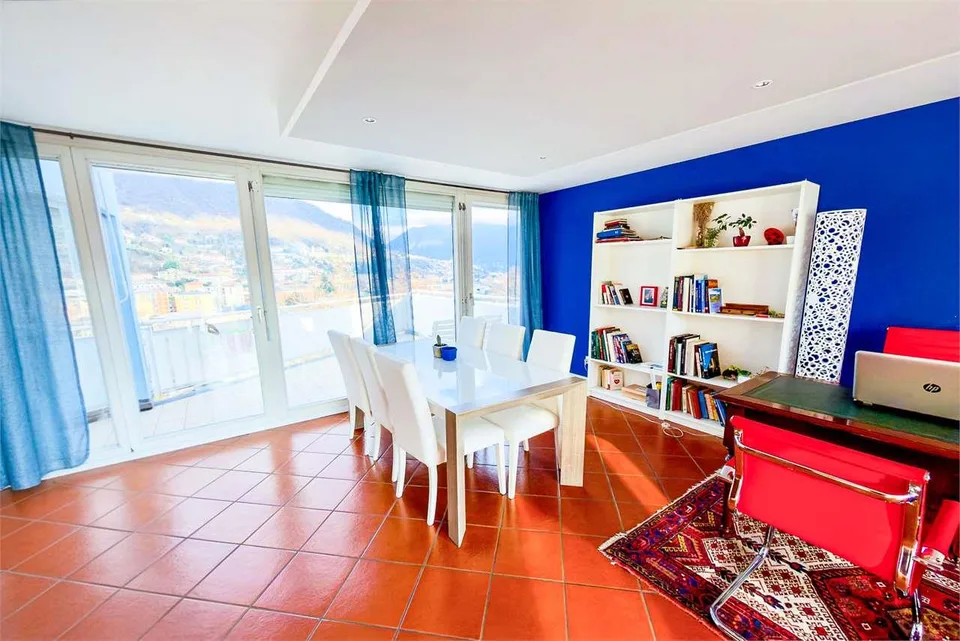 Bright attic with double terrace in Vacallo