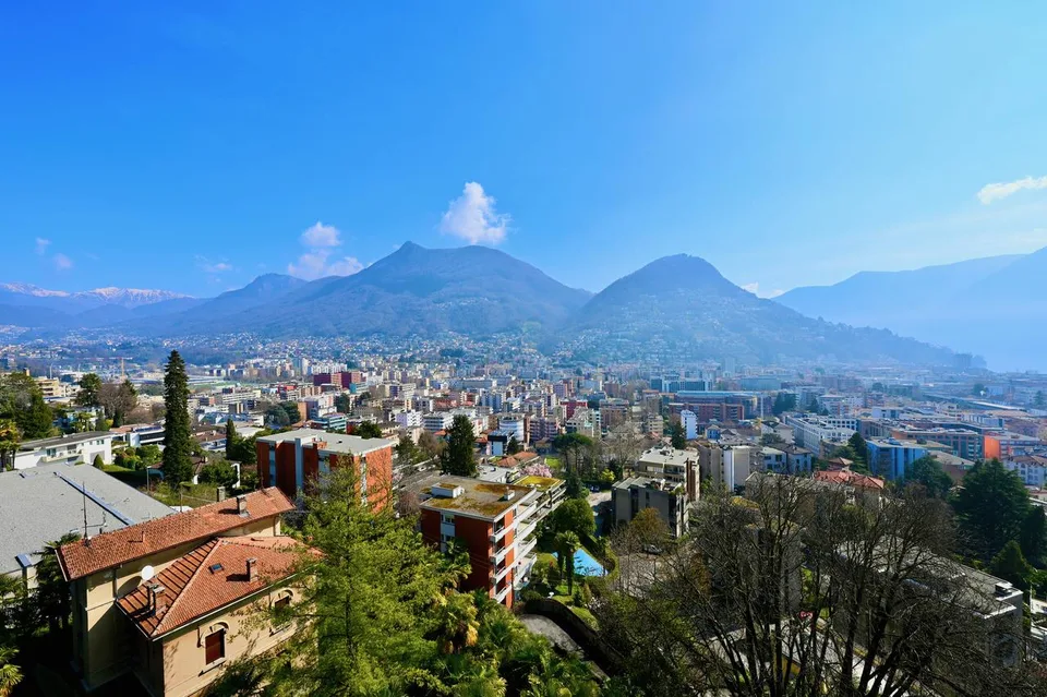 Attico Esclusivo con Terrazza Panoramica a 180 su Lago e Montagne – Foto 25 von 26